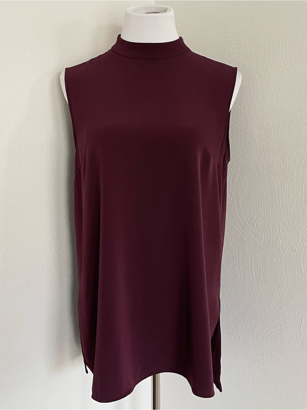 UNIQLO Sleeveless Mock Neck Blouse Top Burgundy Wine - Size L